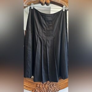 Ellen Tracy black pleated skirt. Size 8